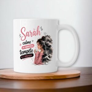 Mug Sarah – Calme en Apparence, Tempête à l'Intérieur | Cadeau Prénom Original